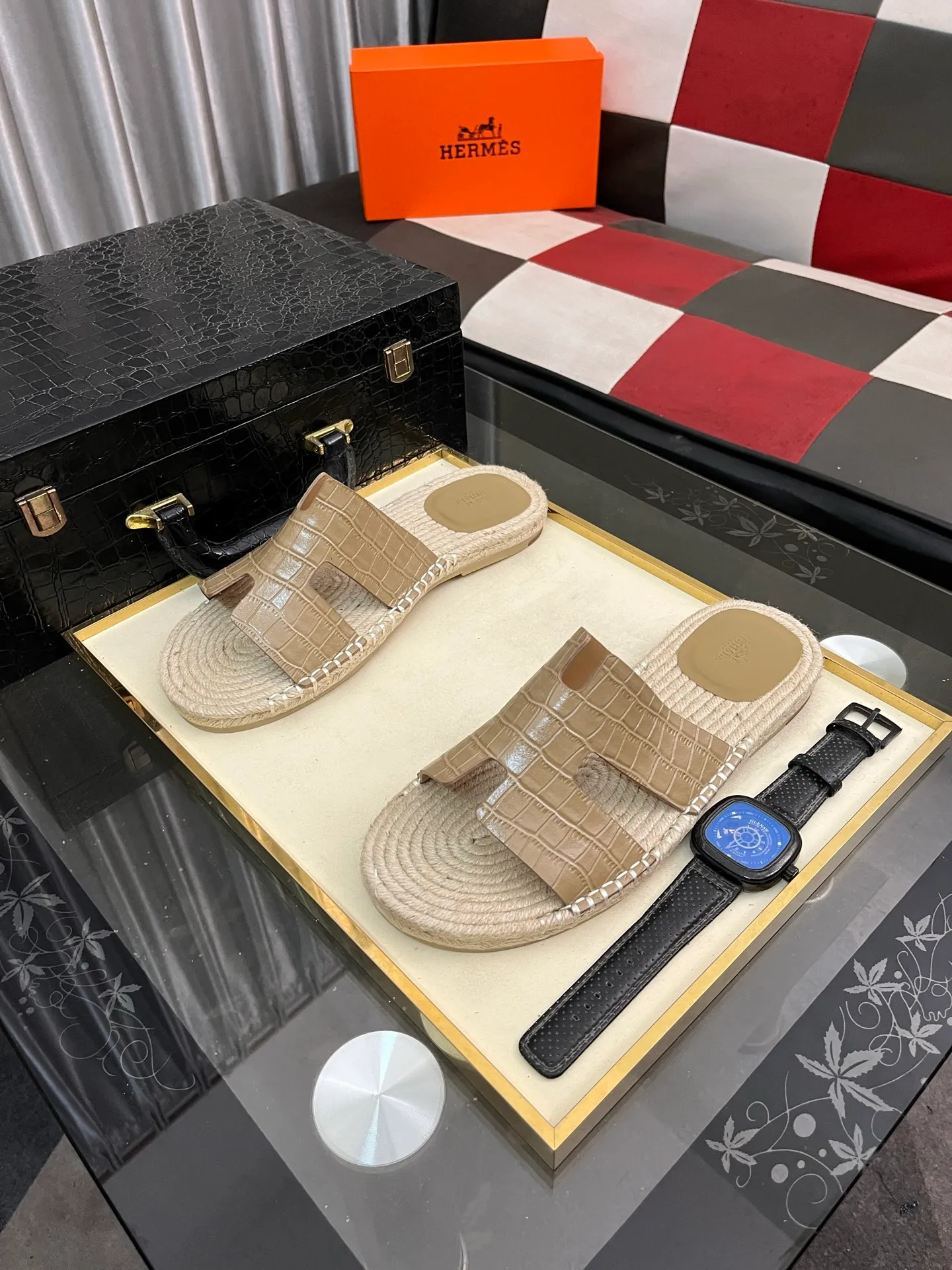 Men's shoes 💰340⌚️⌚️《HERMES》Hermes 💁♂️Men's casual slippers, compare the quality at the counter🧚🏿♂️ The upper layer has a stone pattern with clear texture, showing high-end, high-end, comfortable to wear and versatile. Purely hand-pulled, raw rubber breathable outsole, breathable and comfortable lambskin lining, 100% comfortable density, original rubber outsole wear-resistant code number 38-44. Can be customized 45-46-47
